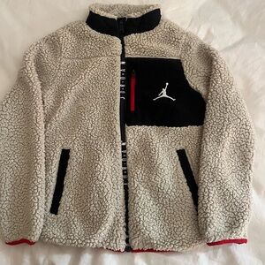 Jordan Fleece jacket boys 
Size M